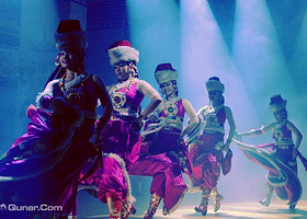 香格里拉演艺宫藏羌歌舞晚会