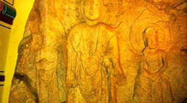 瑞山磨崖三尊佛像