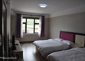 白河岸边温泉度假村