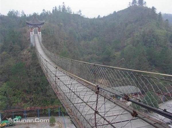 万里长江再添“飞虹”！国际最大跨度四主缆悬索桥今天合龙