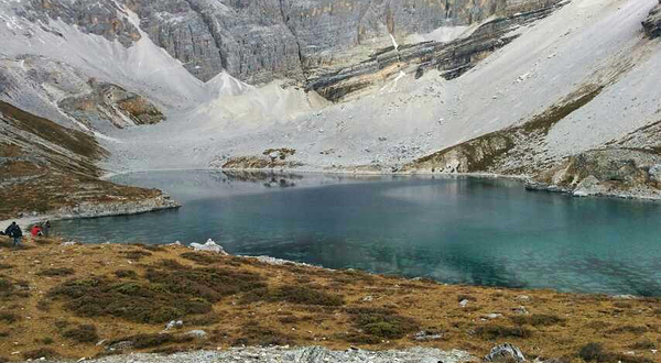 杜鹃谷温泉山庄