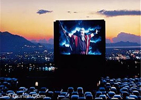 八二四汽车电影院