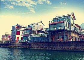 双廊半月拖蓝客栈