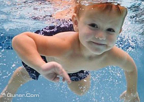 棒棒糖婴儿游泳馆