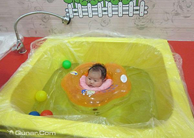 亲亲天使婴儿游泳馆