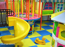 毛毛虫儿童乐园