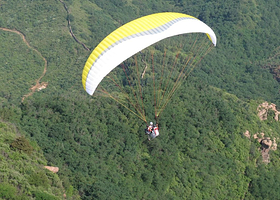 普吉岛帆伞运动