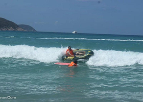 亚龙湾巨浪潜水俱乐部