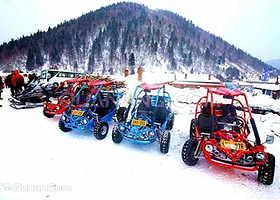 芊芊儿童戏雪乐园