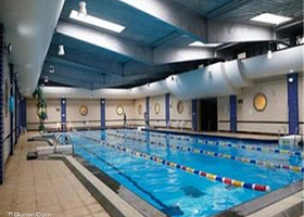 美林香槟小镇游泳馆