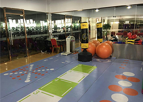 滨河阳光游泳健身