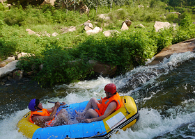 温泉城环山谷漂流