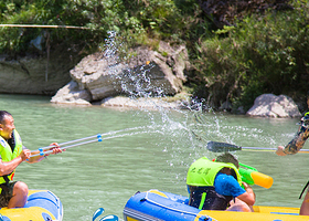 名岛度假区漂流