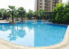 心怡紫晶城游泳池