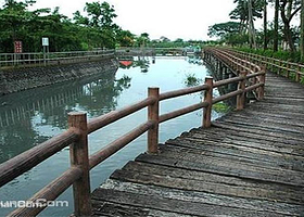 半溪河滨水公园