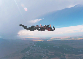 新疆布尔津高空跳伞