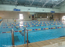 今晚大厦游泳健身