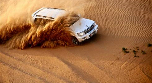 阿联酋阿布扎比沙漠冲沙