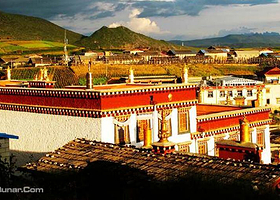 香格里拉旅游专线车