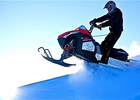 禺拉斯雪地摩托