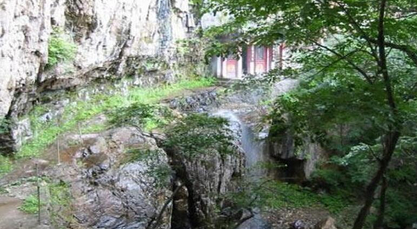 滴水洞