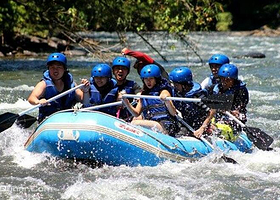 九鲁河泛舟漂流