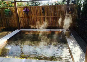 万紫千红青界湖御温泉