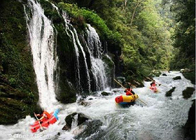 南昆山三寨大峡谷漂流