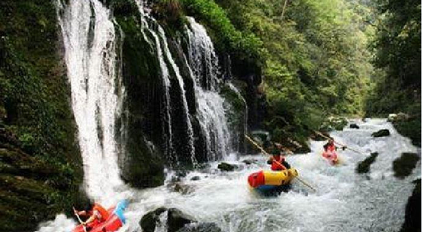 南昆山三寨大峡谷漂流
