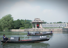 绍兴会稽山大禹陵乌篷船