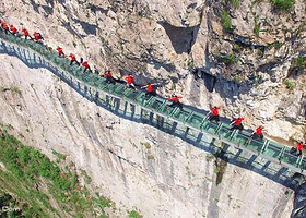 云台山高空玻璃栈道