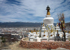 香格里拉市洛桑达瓦土司庄园