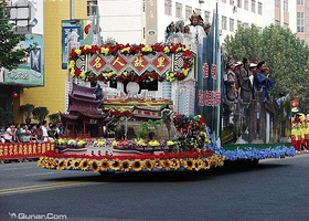 玛丽安德尔湾美食游船巡游