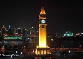 南滨路钟楼广场