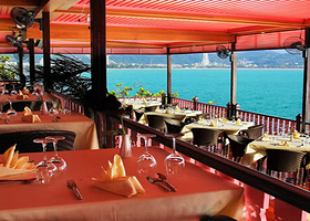 普吉卡林Baan Rim Pa悬崖餐厅