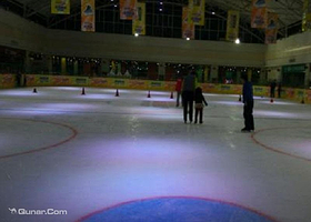 冰河世纪真冰滑冰场