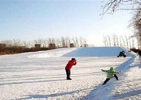 植物园凤凰滑雪场