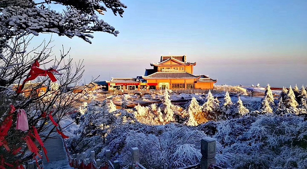 峨眉山