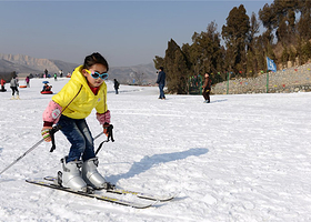 鸡冠山冰雪乐园