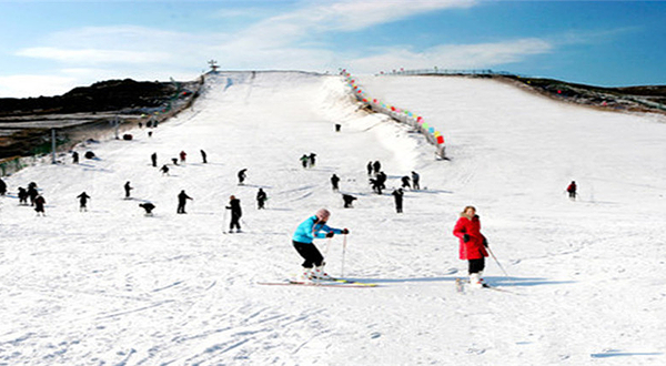 武当国际滑雪场