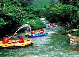 象鼻山河谷漂流