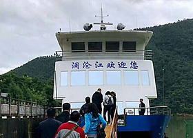 保山瓦窑码头游船