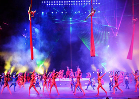 鹤鸣洲樱花温泉度假村