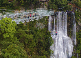 古龙峡丛林飞跃