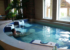 玫瑰小镇养生温泉会所