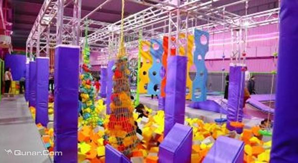 热血弹跳街区蹦床工厂