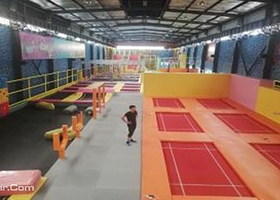 喜唰唰蹦床主题乐园