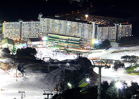 江原道WELLI HILLI PARK滑雪场