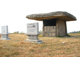 岱石山西周春秋石棚墓