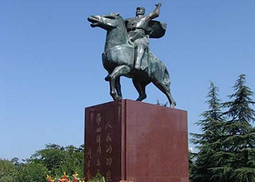 罗炳辉将军铜像